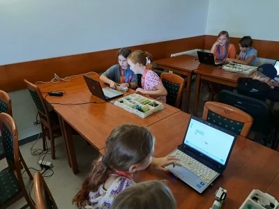 13 2zajecia z konstruowania i programowania robotow